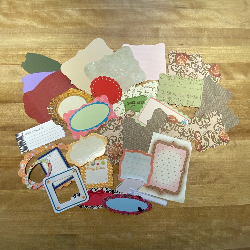 💥  2 for 12 or 4 for 20 💥 Lot of tags and frames for paper craft